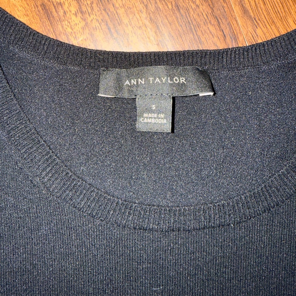 Ann Taylor Classic Black Tee - Picture 5 of 5